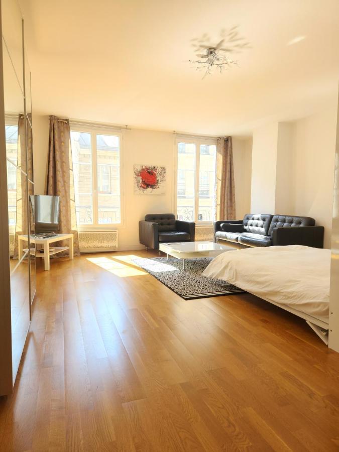 Chez Pierre- Between Hall And Saint Paul * Paris